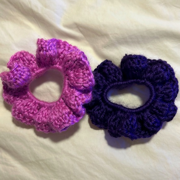Hair Ties 🧶 Handmade 🐝 - Picture 3 of 5